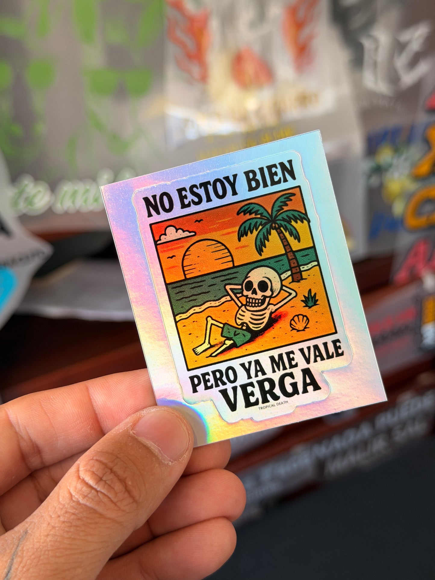 Sticker No Estoy Bien Pero Ya Me Vale Verga